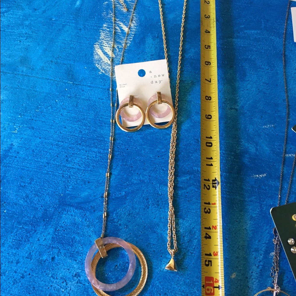 2 Necklace and 1 pairs of earrings - Picture 5 of 7
